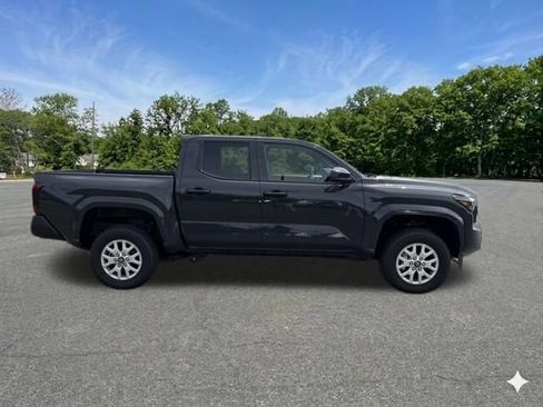 Used 2025 Toyota Tacoma SR w/ SR Upgrade Package AWD/4WD image 6
