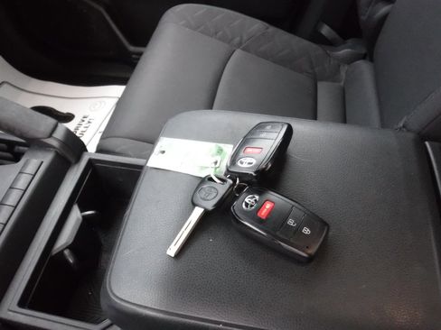 Used 2024 Toyota Tacoma SR image 13