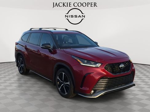 Used 2021 Toyota Highlander XSE image 3