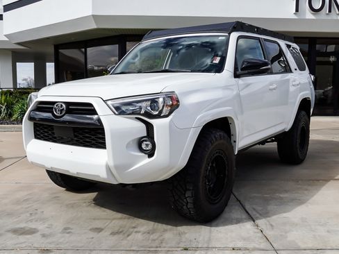 Used 2021 Toyota 4Runner SR5 Premium w/ Moonroof Package AWD/4WD image 4