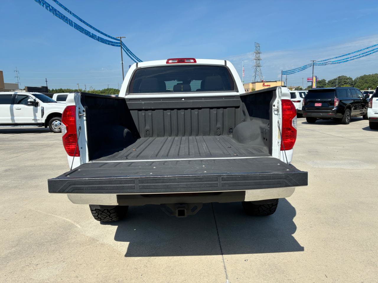 Used 2019 Toyota Tundra SR5 w/ SR5 Upgrade Package AWD/4WD image 32