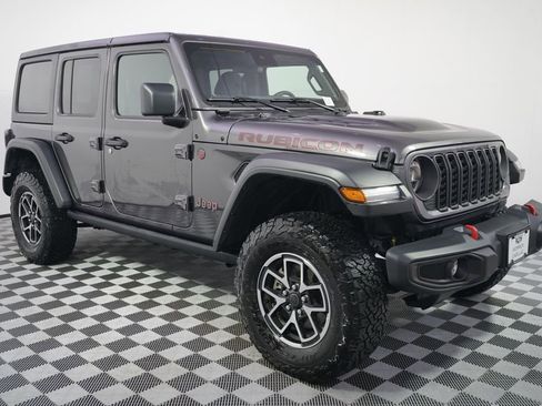 Used 2025 Jeep Wrangler Unlimited Rubicon AWD/4WD image 8