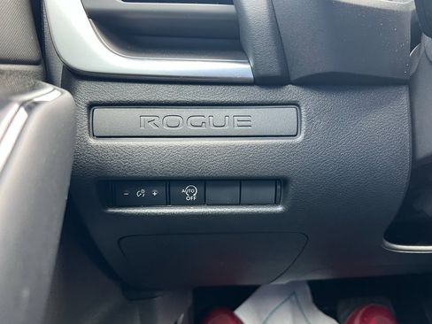 Used 2025 Nissan Rogue S image 24