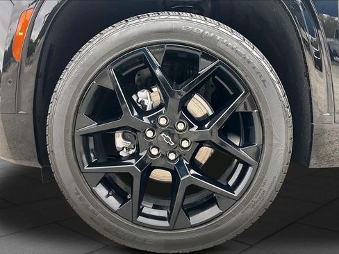 Used 2025 Chevrolet Traverse RS w/ LPO, Floor Liner Package FWD image 11