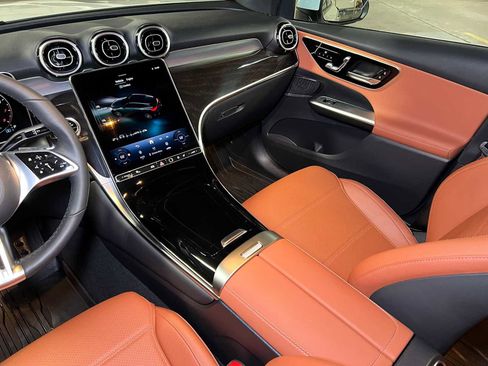 Used 2025 Mercedes-Benz GLC 300 GLC 300 image 40