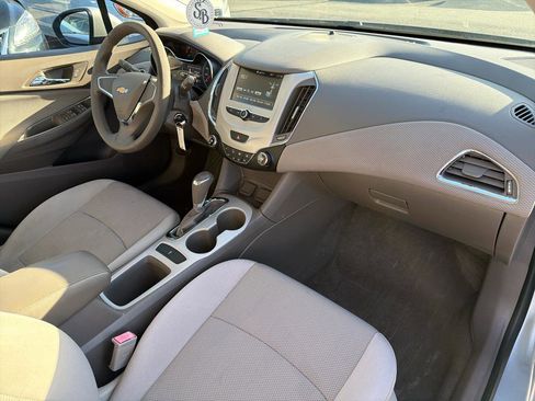 Used 2018 Chevrolet Cruze LS image 10