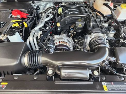 Used 2025 Jeep Gladiator Sport AWD/4WD image 32