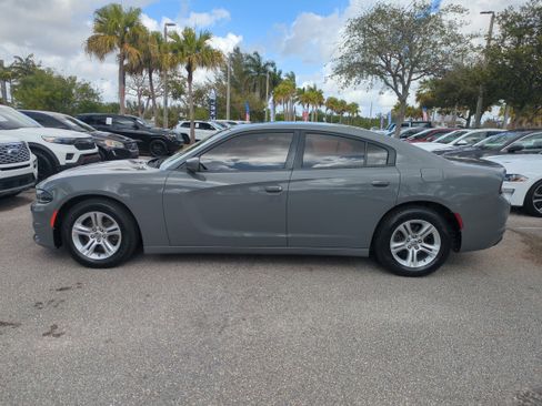 Used 2019 Dodge Charger SXT w/ Leather Interior Group image 8