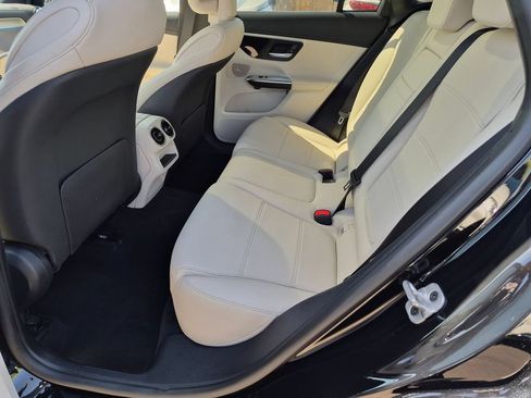 Used 2024 Mercedes-Benz GLC 300 4MATIC image 34
