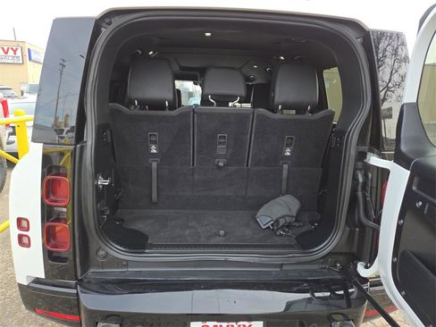 Used 2024 Land Rover Defender 130 X-Dynamic SE image 16