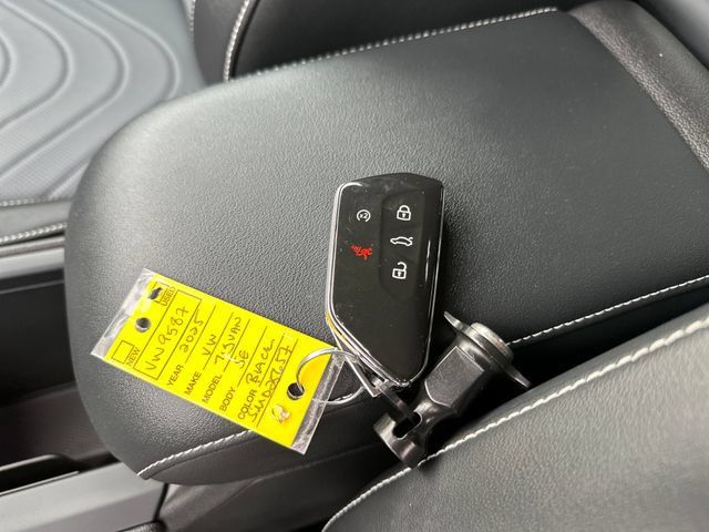 Certified 2025 Volkswagen Tiguan SE AWD/4WD image 40