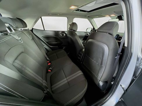 Used 2024 Hyundai Venue SEL FWD image 25