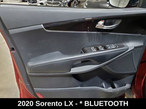 Used 2020 Kia Sorento LX FWD image 8