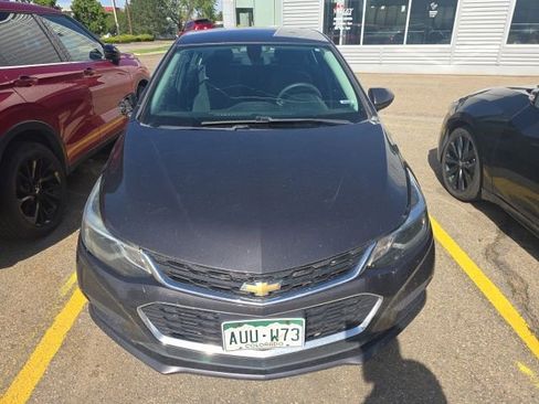 Used 2017 Chevrolet Cruze LT FWD image 2