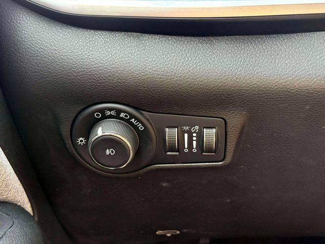 Certified 2022 Jeep Compass Latitude w/ Convenience Group AWD/4WD image 21