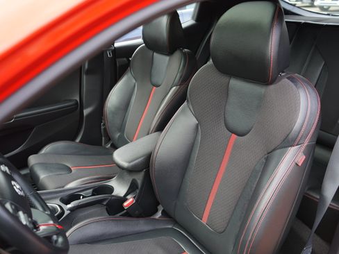 Used 2020 Hyundai Veloster Turbo FWD image 30