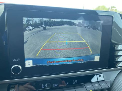 Used 2025 Toyota Camry SE image 17