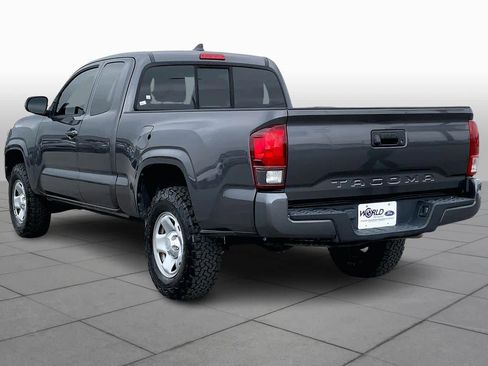 Used 2018 Toyota Tacoma SR image 10