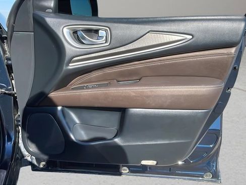 Used 2019 INFINITI QX60 Luxe w/ Essential Package image 13