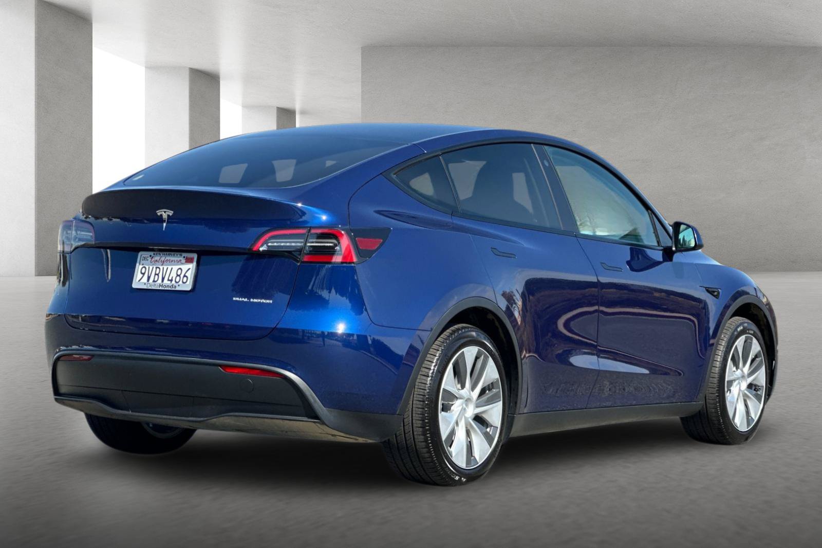 Used 2023 Tesla Model Y Long Range AWD/4WD image 4