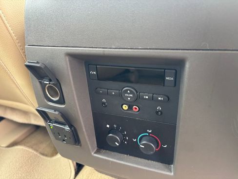 Used 2014 Ford Expedition XLT w/ Equipment Group 202A RWD image 27