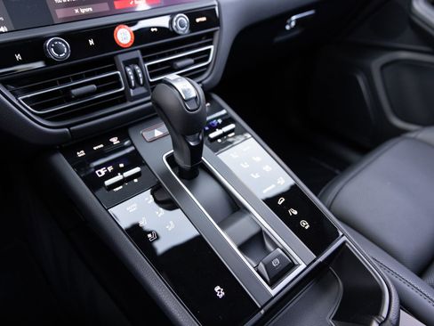 New 2026 Porsche Macan AWD/4WD image 18