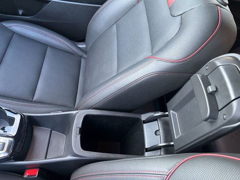 Certified 2025 Chevrolet Trax RS image 33