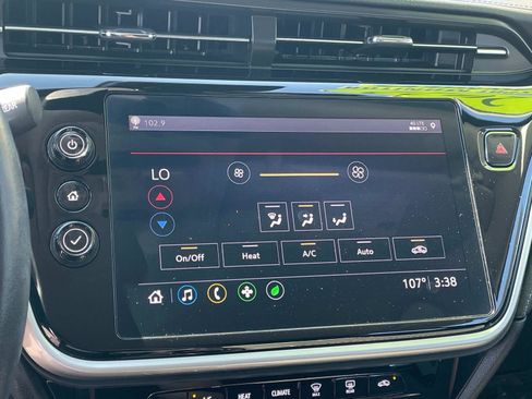 Used 2022 Chevrolet Bolt EUV LT w/ Comfort Package image 10