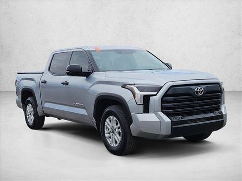 Used 2022 Toyota Tundra SR5 w/ Convenience Package RWD image 3