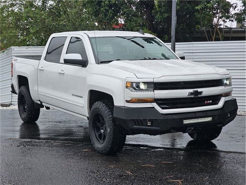 Used 2018 Chevrolet Silverado 1500 LT w/ All Star Edition AWD/4WD image 8