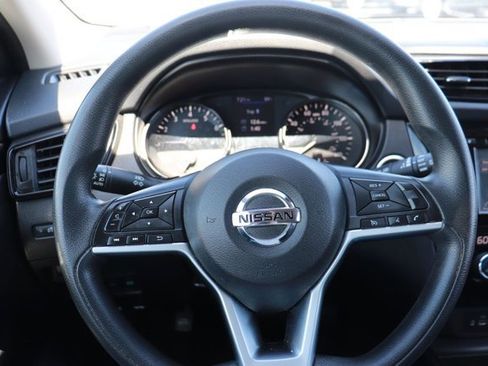 Used 2020 Nissan Rogue Sport SV FWD image 18