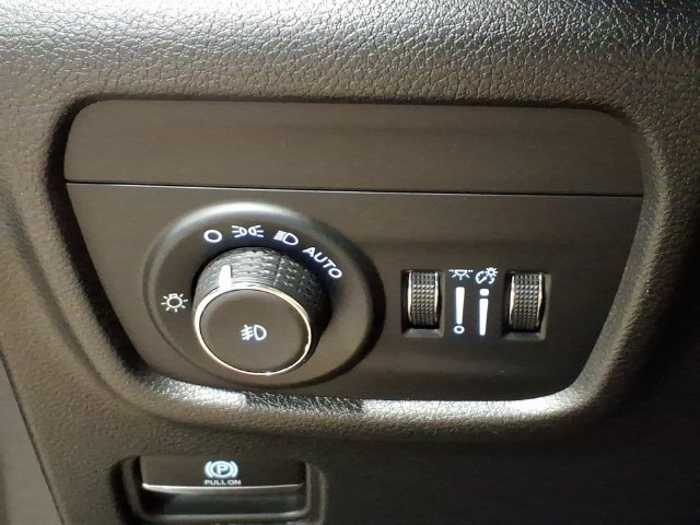 Used 2025 Jeep Grand Cherokee L Limited w/ Trailer Tow Package AWD/4WD image 13