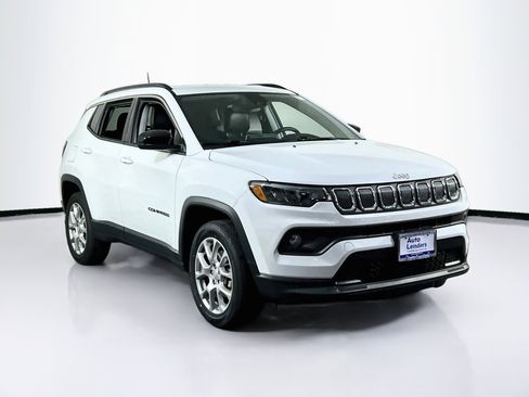 Used 2022 Jeep Compass Latitude AWD/4WD image 3