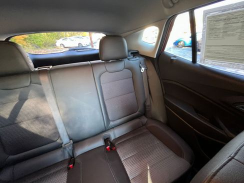 Used 2025 Chevrolet Trax LT image 33