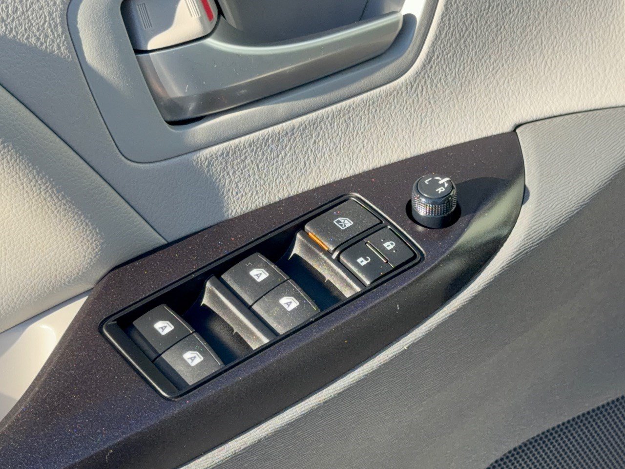 Used 2015 Toyota Sienna LE FWD image 15