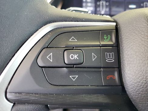 Used 2024 Jeep Grand Cherokee Laredo image 23