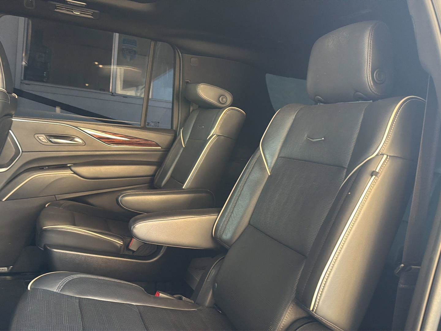 Used 2022 Cadillac Escalade ESV Premium Luxury RWD image 8