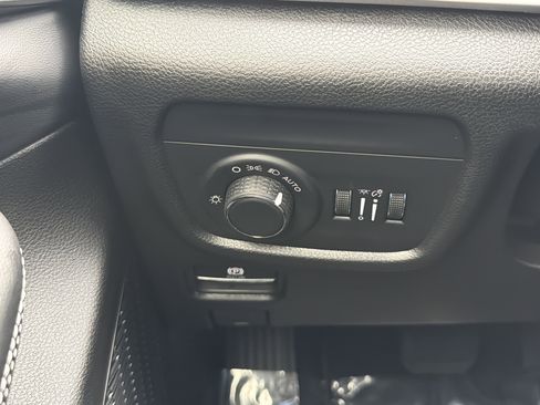 New 2025 Jeep Grand Cherokee Laredo X image 27