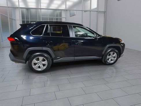 Certified 2022 Toyota RAV4 LE AWD/4WD image 9