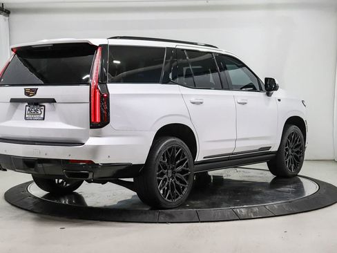 Used 2025 Cadillac Escalade Sport Platinum w/ LPO, Floor Liner Package AWD/4WD image 4