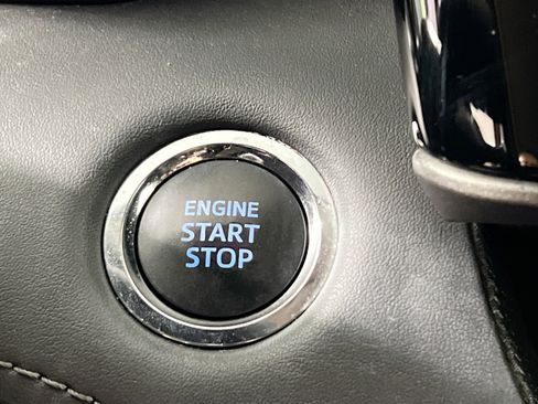 Used 2022 Toyota Highlander XLE FWD image 24