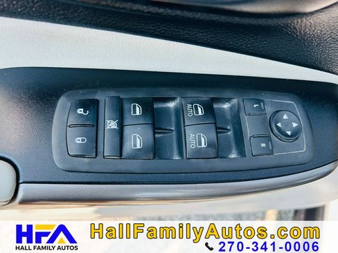 Used 2019 Jeep Cherokee Limited FWD image 32