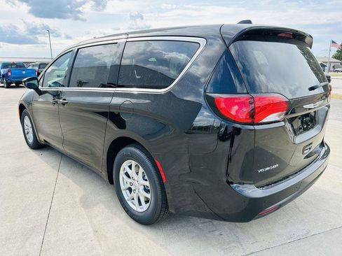 New 2026 Chrysler Voyager LX image 38