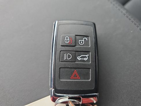 Used 2025 Land Rover Defender 110 X-Dynamic SE AWD/4WD image 30