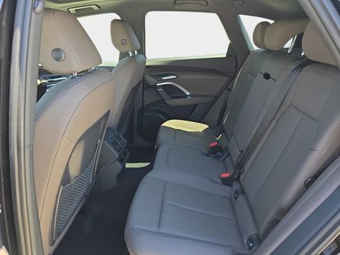 Used 2025 Audi Q5 Premium w/ Convenience Package AWD/4WD image 18
