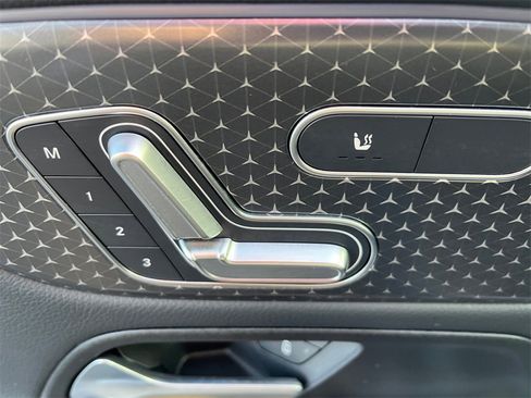 Certified 2025 Mercedes-Benz GLB 250 4MATIC image 22