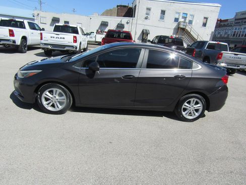 Used 2017 Chevrolet Cruze LT image 7