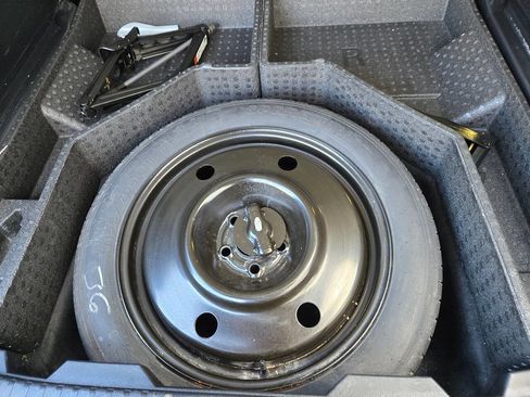 Used 2016 Ford Edge SE image 28