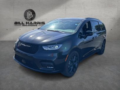 Used 2024 Chrysler Pacifica Limited w/ S Appearance Package