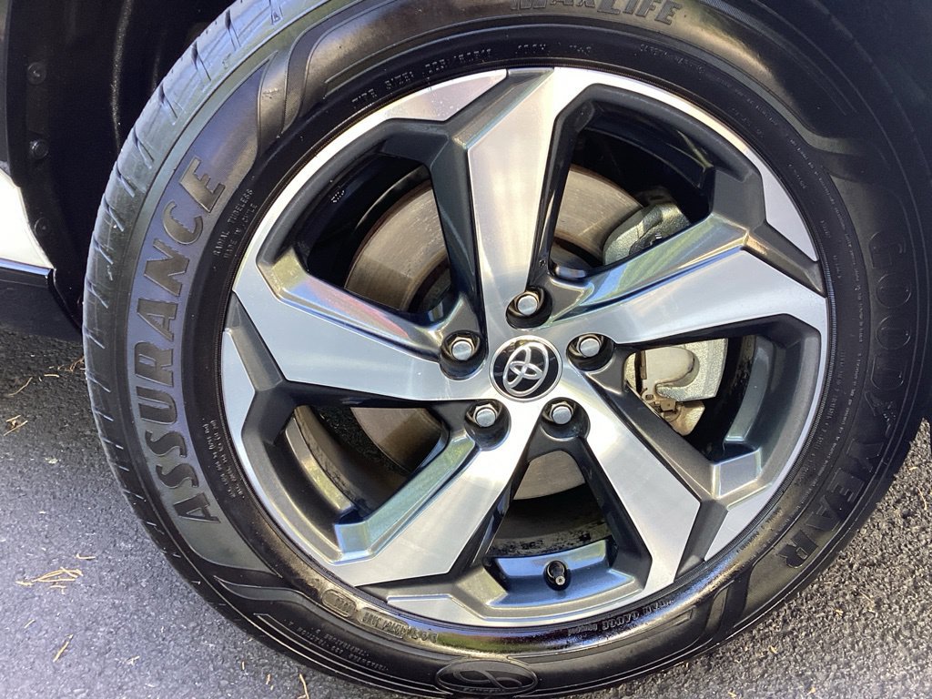 Used 2021 Toyota RAV4 SE w/ Weather & Moonroof Package AWD/4WD image 6
